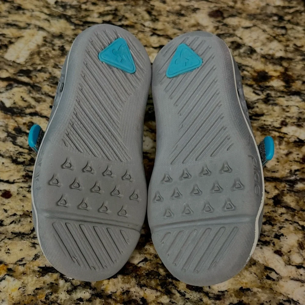 Plae Mimo Water Shoes Toddler Boy's Size 9 Gray Slip Resistant Adjustable